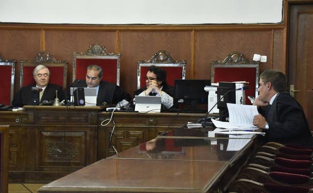 Las psicólogas ven creíble la denuncia contra el acusado de abusar de sus hijas juzgado en Badajoz