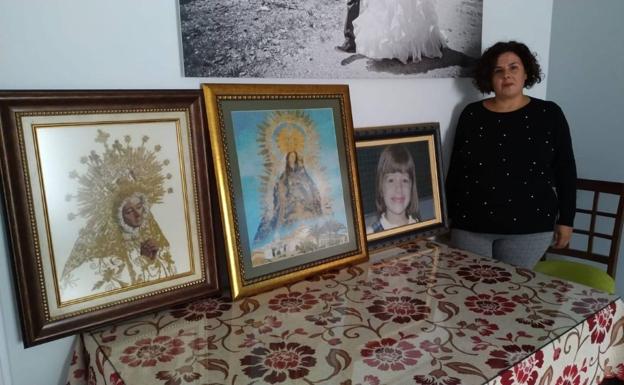 Reyes Corchado convierte sus trabajos de punto de cruz en verdaderas fotografías