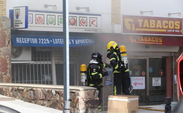 Un trabajador sufre quemaduras tras varias deflagraciones en un estanco en obras en Mérida