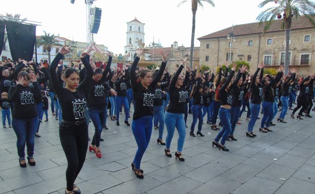 Más de 500 personas han participado este sábado en el flashmob flamenco de Mérida