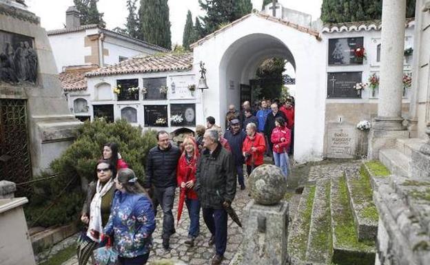 Visita al cementerio de Cáceres dentro de las Jornadas Góticas