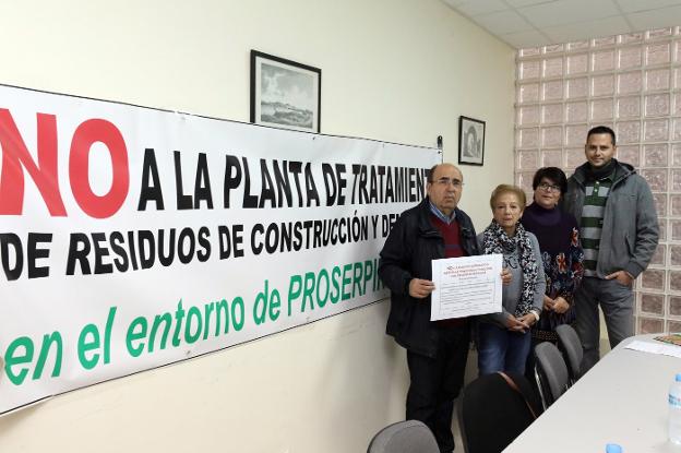 Vecinos de Proserpina y La Calzada vuelven a mostrar su rechazo a la planta de residuos