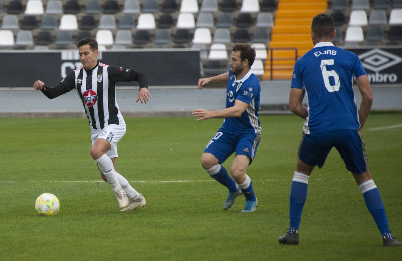 El CD Badajoz gana y rompe la racha del Marbella