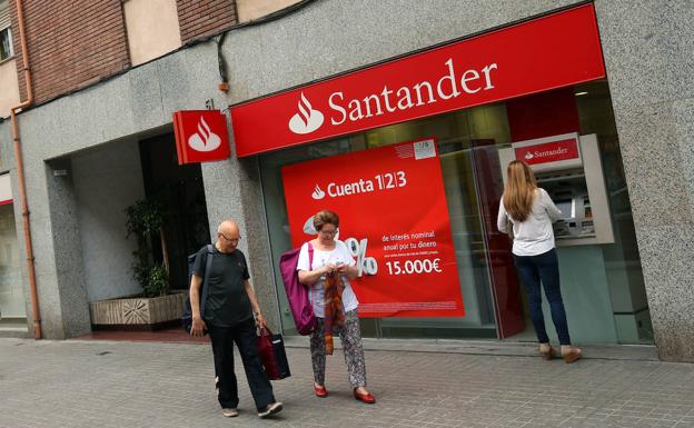 El Santander recorta su plantilla en Extremadura en 81 trabajadores
