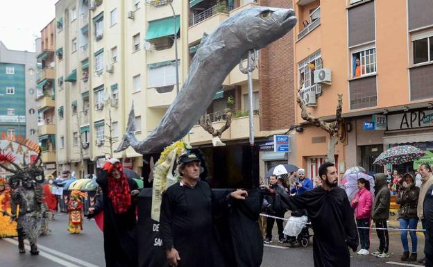Los vecinos de San Roque de Badajoz acusan a la Falcap de mentir y tratar de acabar con el Entierro de la Sardina