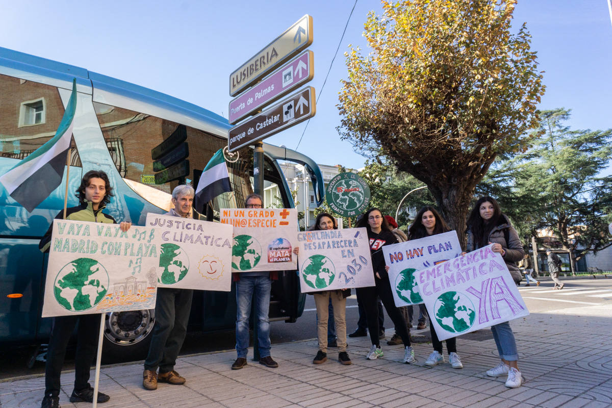 Participantes extremeños en la marcha por el clima celebrada en Madrid