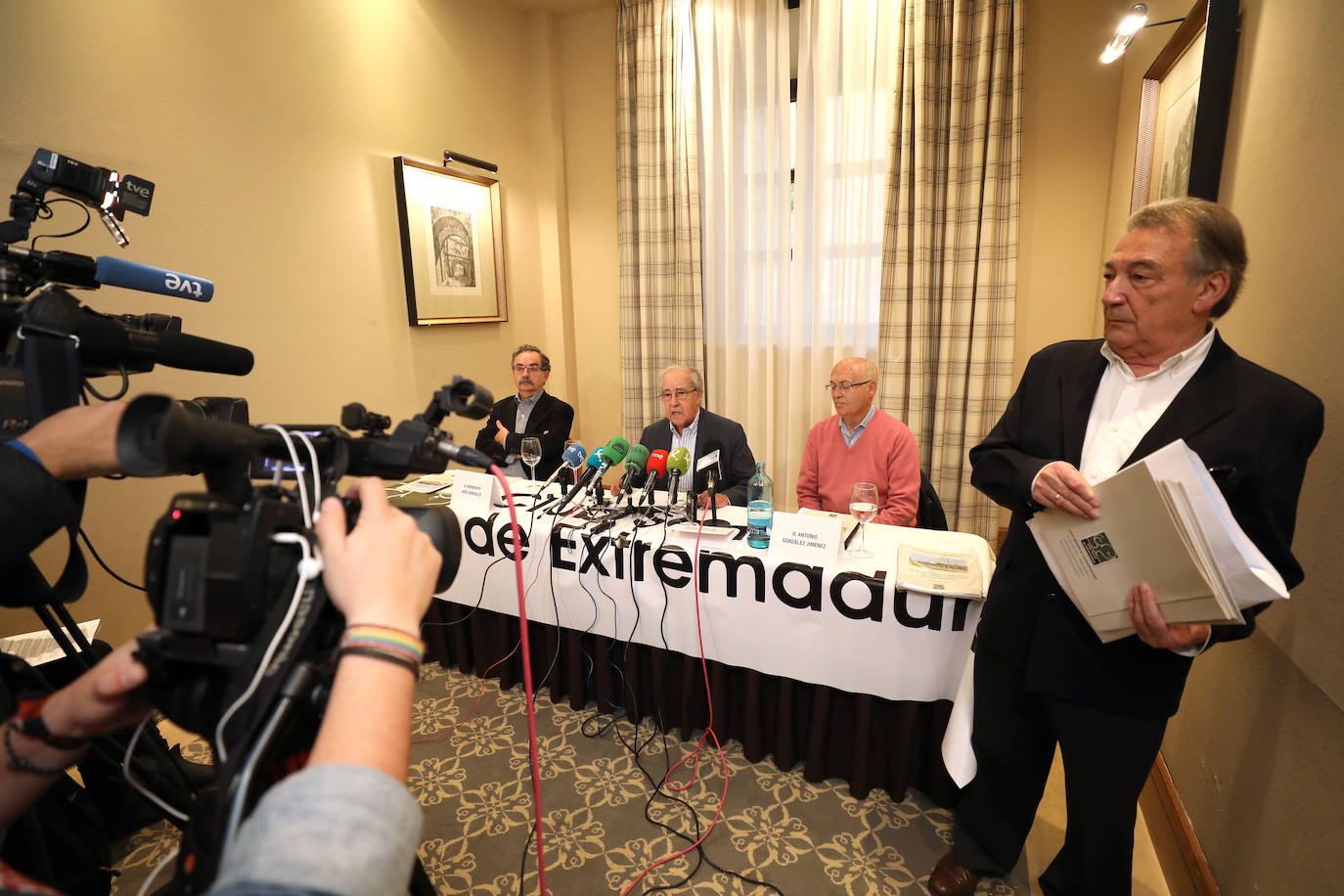 Desde la Moto de Papel: De políticos bocachanclas en Extremadura, de listos y detontos