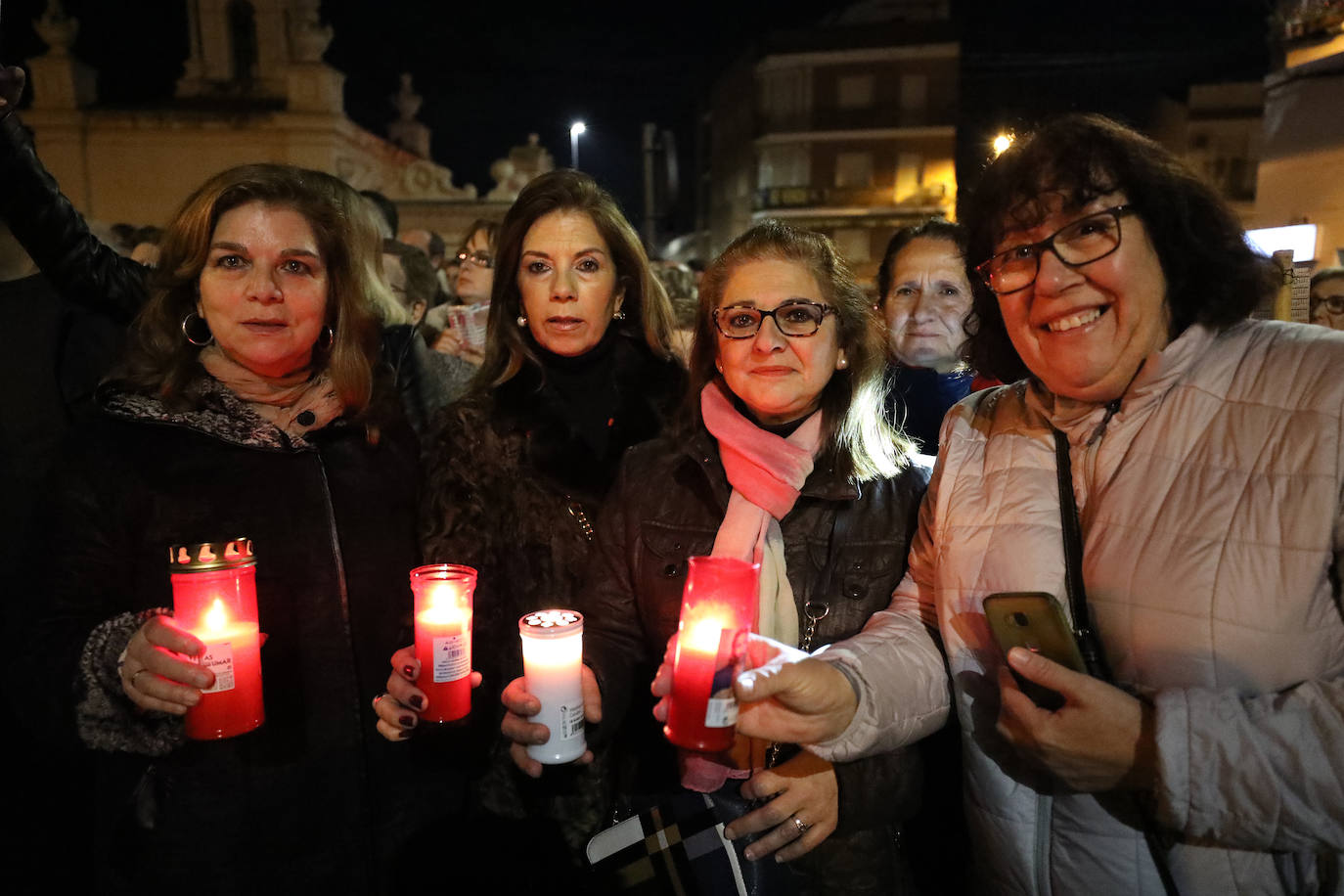 Procesión multitudinaria para trasladar a la patrona desde su templo hasta la Concatedral de Santa María