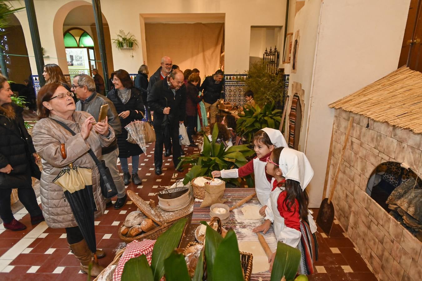 Alumnos del colegio Santo Ángel de Badajoz recrean un belén viviente