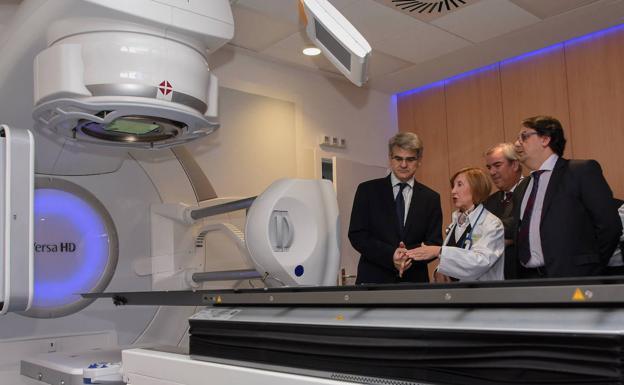 La Junta prorroga el convenio con Amancio Ortega para comprar equipamiento tecnológico en el SES