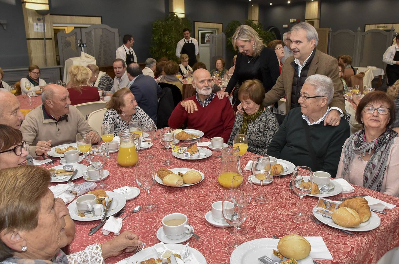 Desayuno navideño de mayores en el Hotel Río