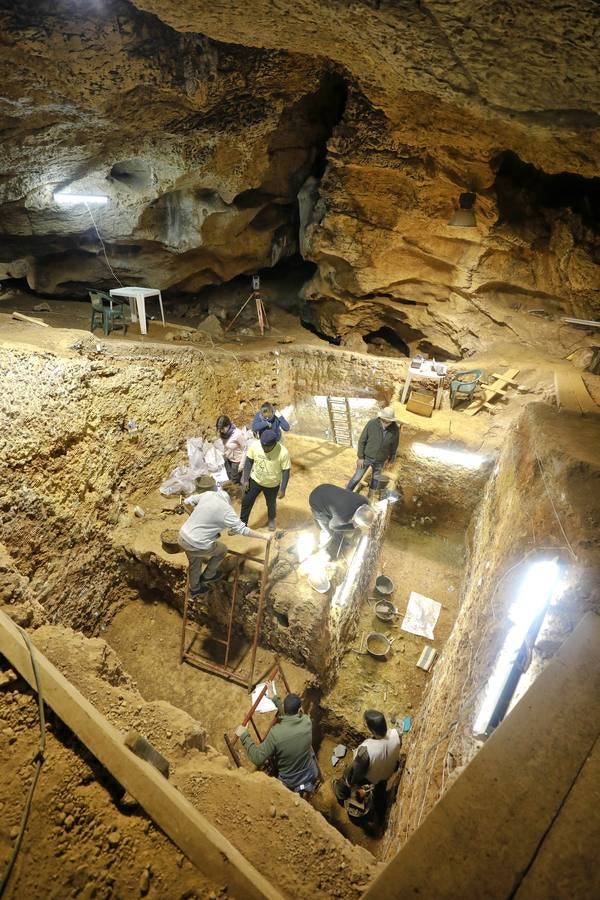 Campaña de Primeros Pobladores en la cueva de Santa Ana