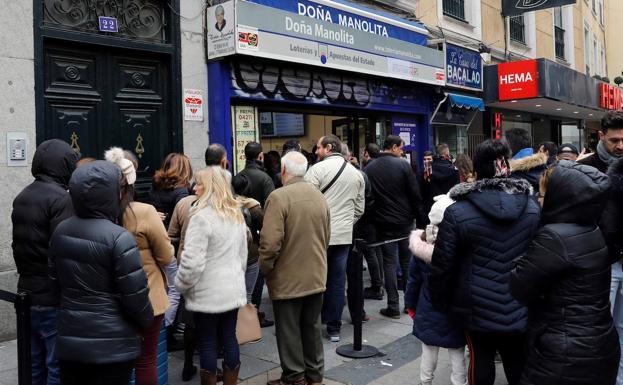 El viento obliga a cerrar a Doña Manolita el día antes del sorteo de Navidad