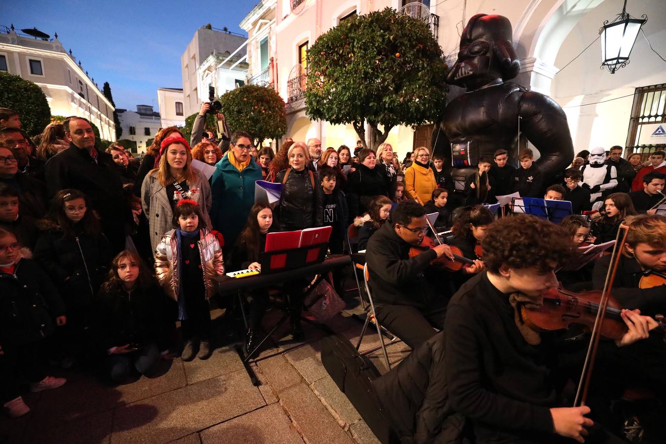Mérida vuelve a encender su Navidad con un cielo de luz sobre la Plaza de España