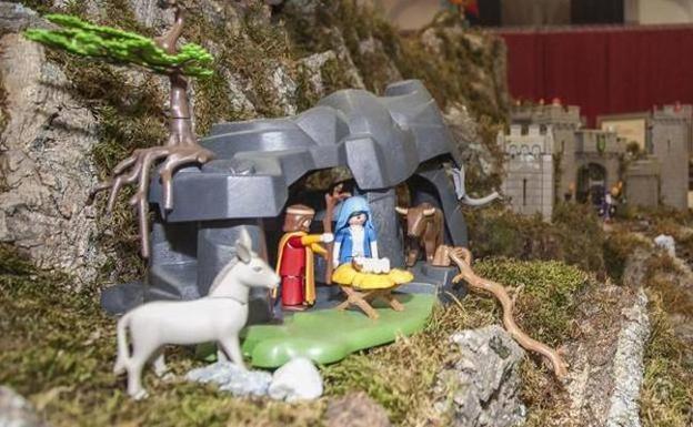 Belén con figuras de Playmobil en la Preciosa Sangre de Cáceres