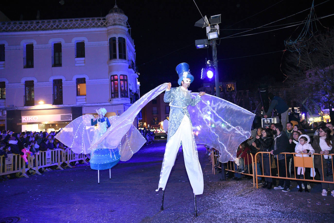 Miles de personas reciben a los Reyes Magos en Plasencia