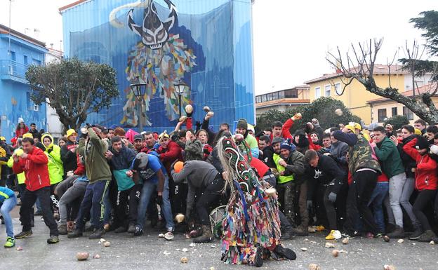 Piornal se prepara para la fiesta de Jarramplas, que recibirá la lluvia de 28.000 kilos de nabos