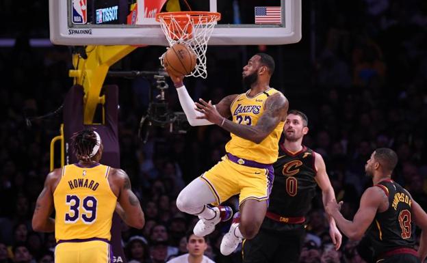 LeBron guía a los Lakers a su noveno triunfo consecutivo