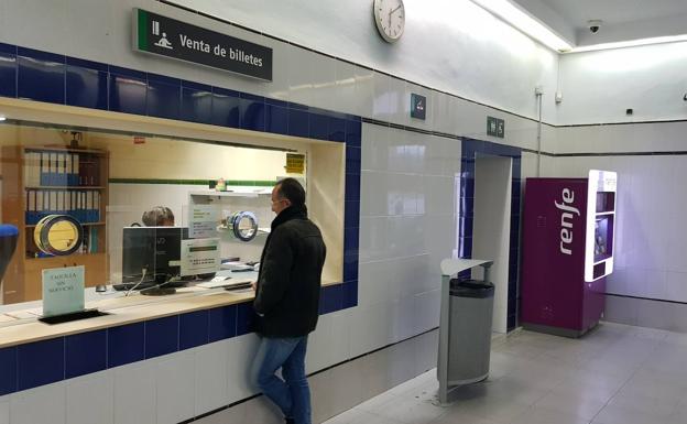 Las taquillas de las estaciones de tren vuelven a abrir al menos hasta abril