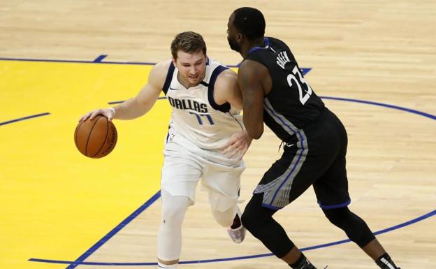 Un Doncic terrenal basta para barrer a los Warriors