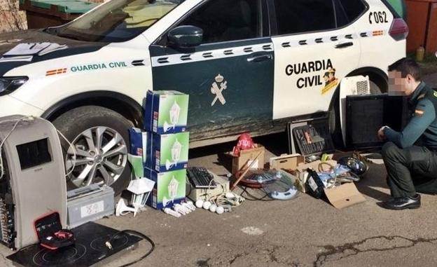 Detenido un vecino de Garlitos por robar electrodomésticos y enseres en dos casas