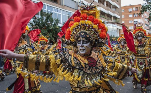 51 comparsas participarán en el gran desfile de comparsas de Badajoz