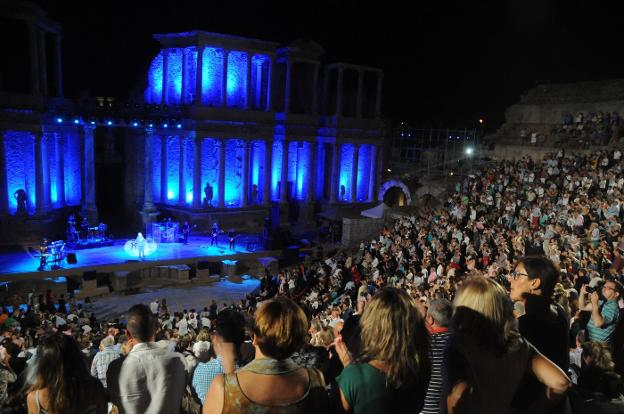 Osuna no ve el Teatro Romano en peligro pero la oposición pide más restricción en su uso