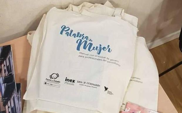 Charla en el Ateneo de Cáceres sobre el libro 'Palabra de mujer'