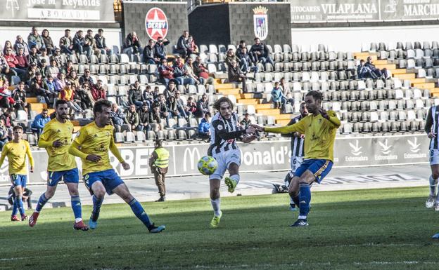 El Cádiz B frena el ímpetu blanquinegro