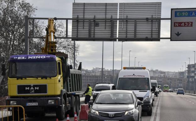 Badajoz tendrá un carril menos en el puente de la Universidad hasta mitad de febrero
