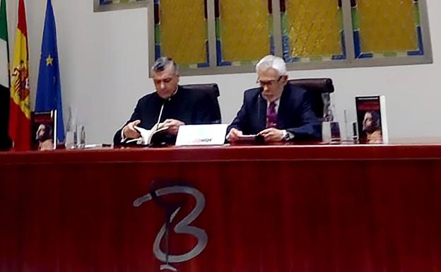 El sacerdote pacense Alberto González Chaves desgrana en Badajoz la biografía de Juan de Ávila