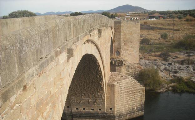 Castilla-La Mancha quiere iniciar con Extremadura los trámites para declarar BIC el puente del Arzobispo