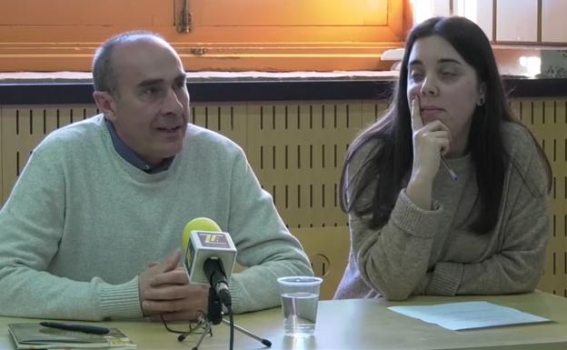 Demetrio Alonso Izquierdo presenta su libro «Reflejos» en la Biblioteca de Fregenal de la Sierra