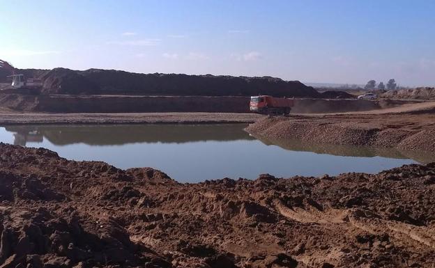 La Policía Local de Talavera la Real denuncia a una empresa por extraer áridos incumpliendo la Ley