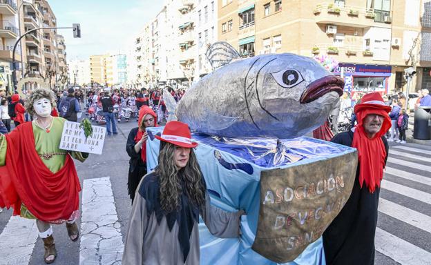 San Roque quiere quedarse con el entierro de la sardina de Badajoz