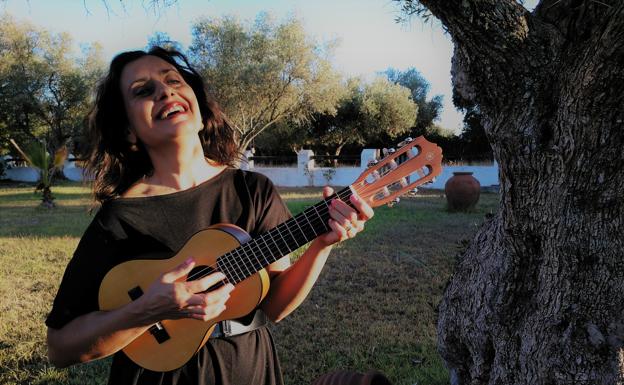 «Crecí en una casa que era al mismo tiempo un jardín, una biblioteca, un estudio de pintura y una fonoteca»