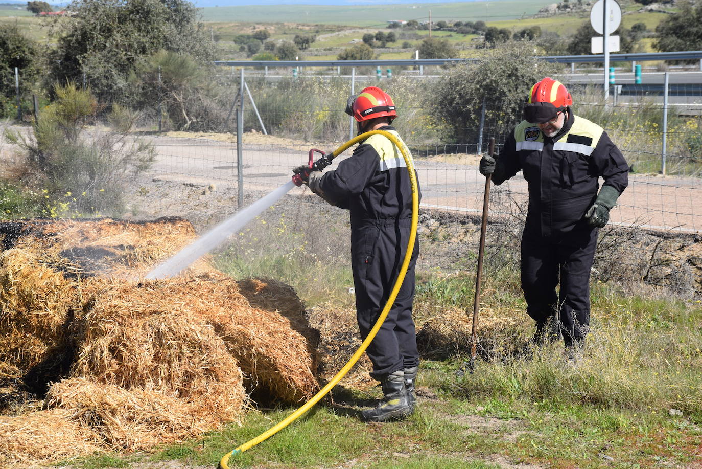 Incendio en una nave agrícola en Trujillo