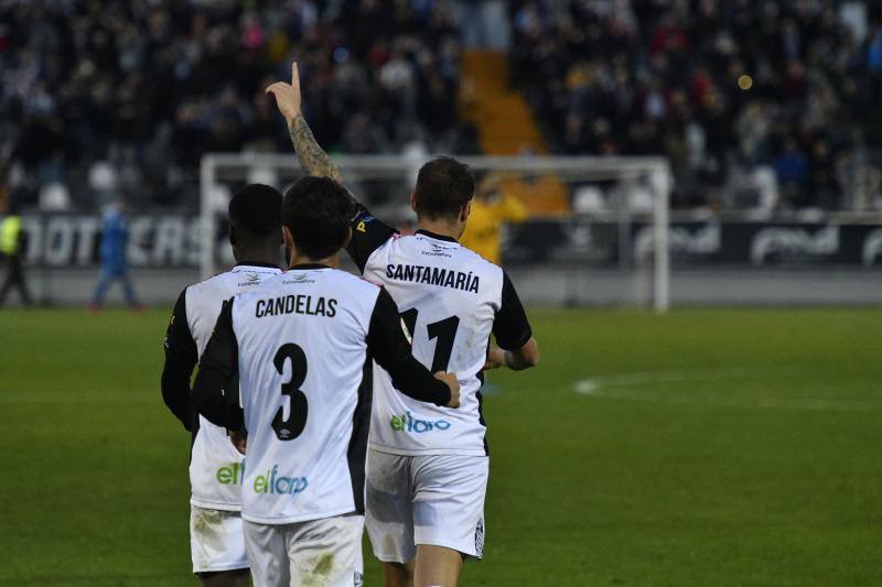 El Badajoz remonta en un gran partido ante el Murcia