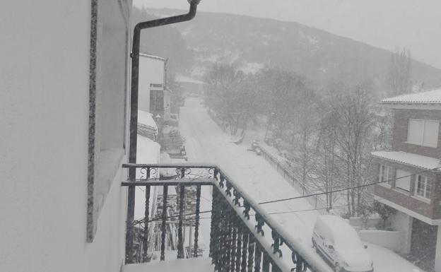 Carretera cortada en el Puerto de Honduras por la nieve
