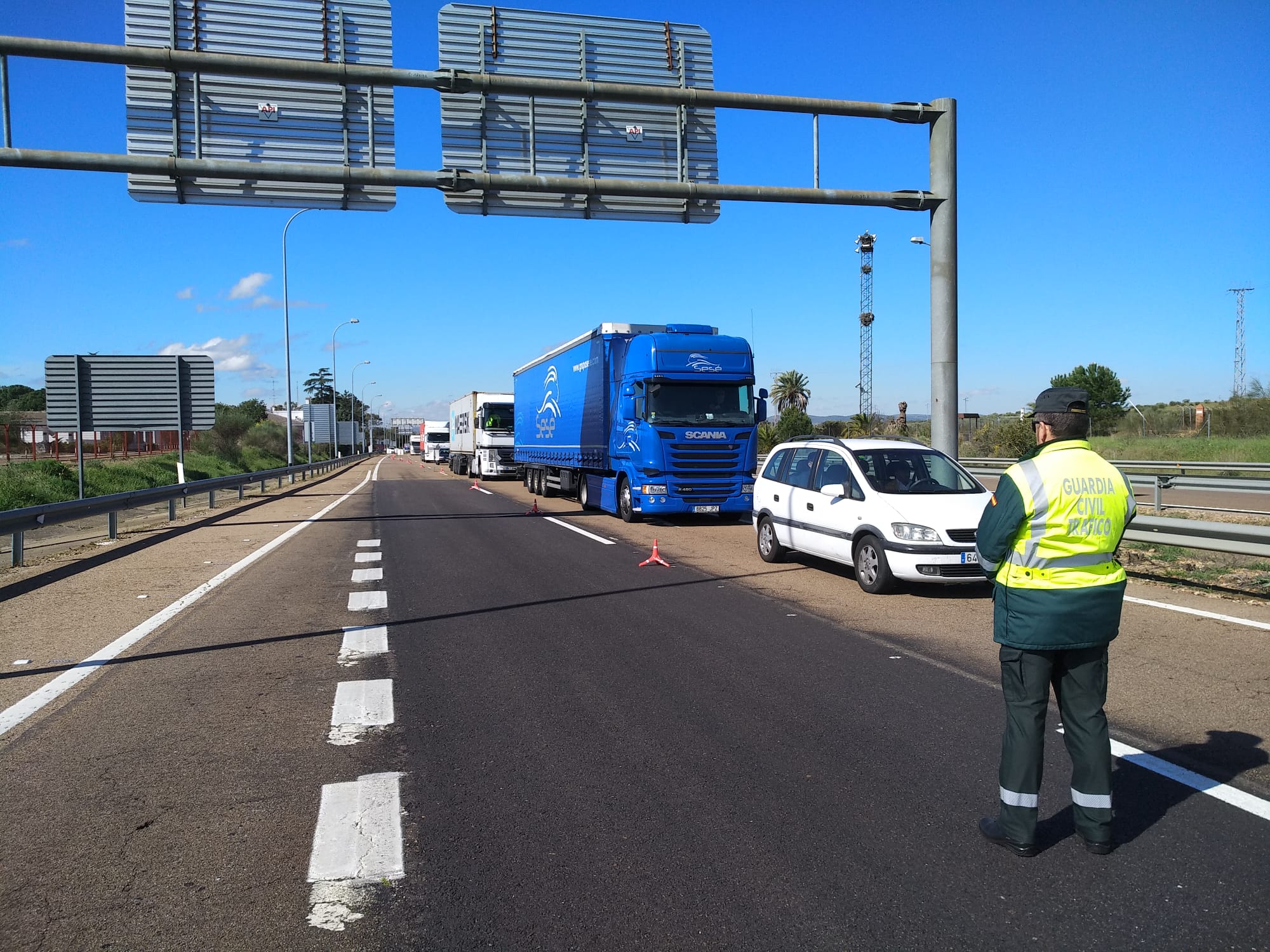 Carreteras y pasos fronterizos cortados entre Extremadura y Portugal para frenar el coronavirus