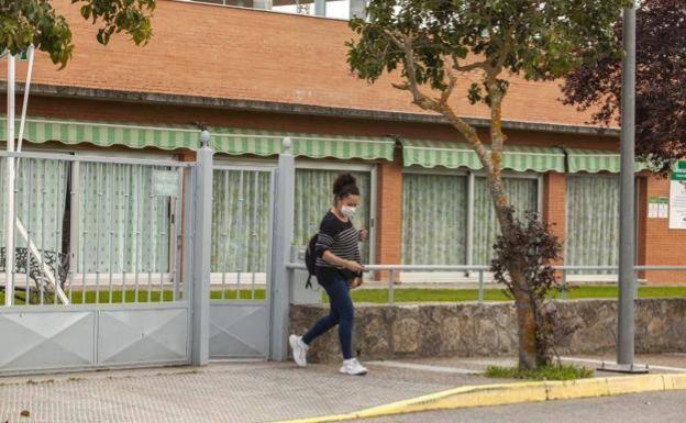 La residencia de mayores de Arroyo de la Luz, con 10 positivos, se convierte en un hospital