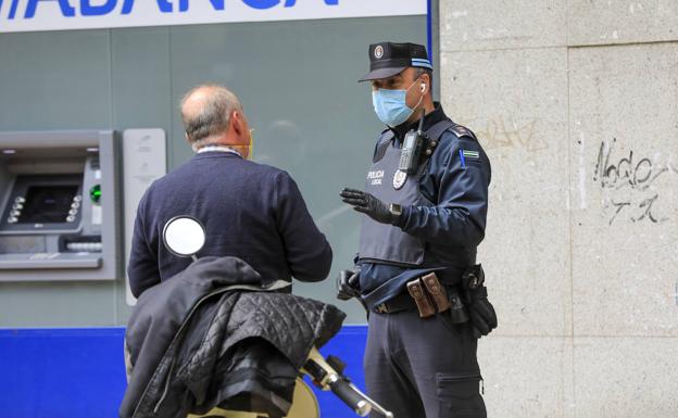 Cánovas y Aldea Moret, las zonas con más multas por estar en la calle