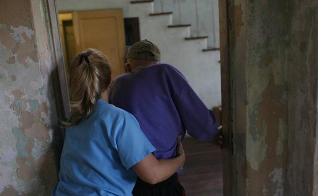 Se hacen pasar por sanitarios para robar en las casas de personas mayores