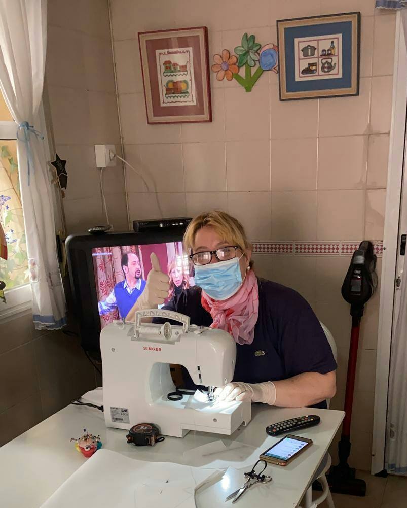 Peraleda se vuelca en fabricar y comprar equipos de protección para la protección contra el coronavirus