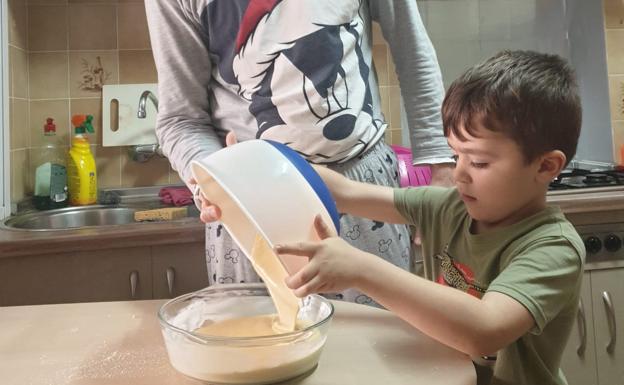 Adrián un pequeño chef de 4 años al que le encanta innovar