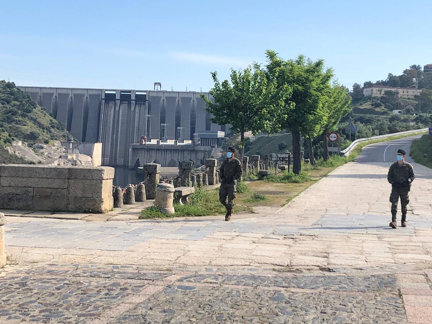 Los militares desinfectan hoy el centro sociosanitario de Mérida y vigilan ocho municipios