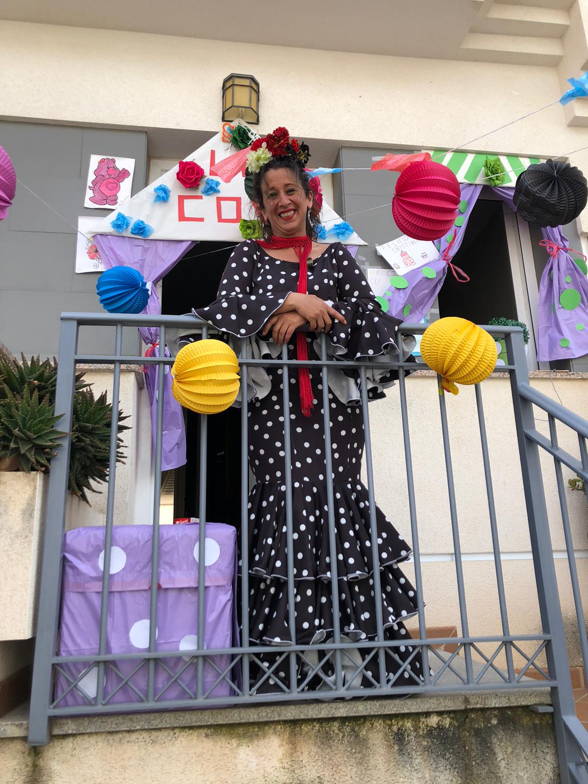 Vecinos de Villanueva celebran la Feria de Abril en sus casas