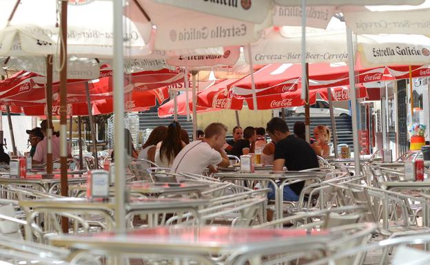 Los hosteleros ven inviable reabrir con las terrazas ocupadas al 30%