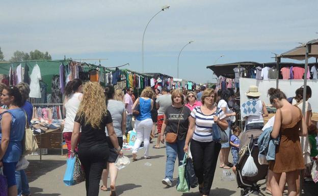 Mérida y Jerez de los Caballeros abrirán sus mercadillos en una semana