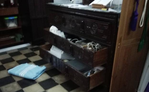 Detienen a dos ladrones que intentaban huir por el tejado en la iglesia de Palomas